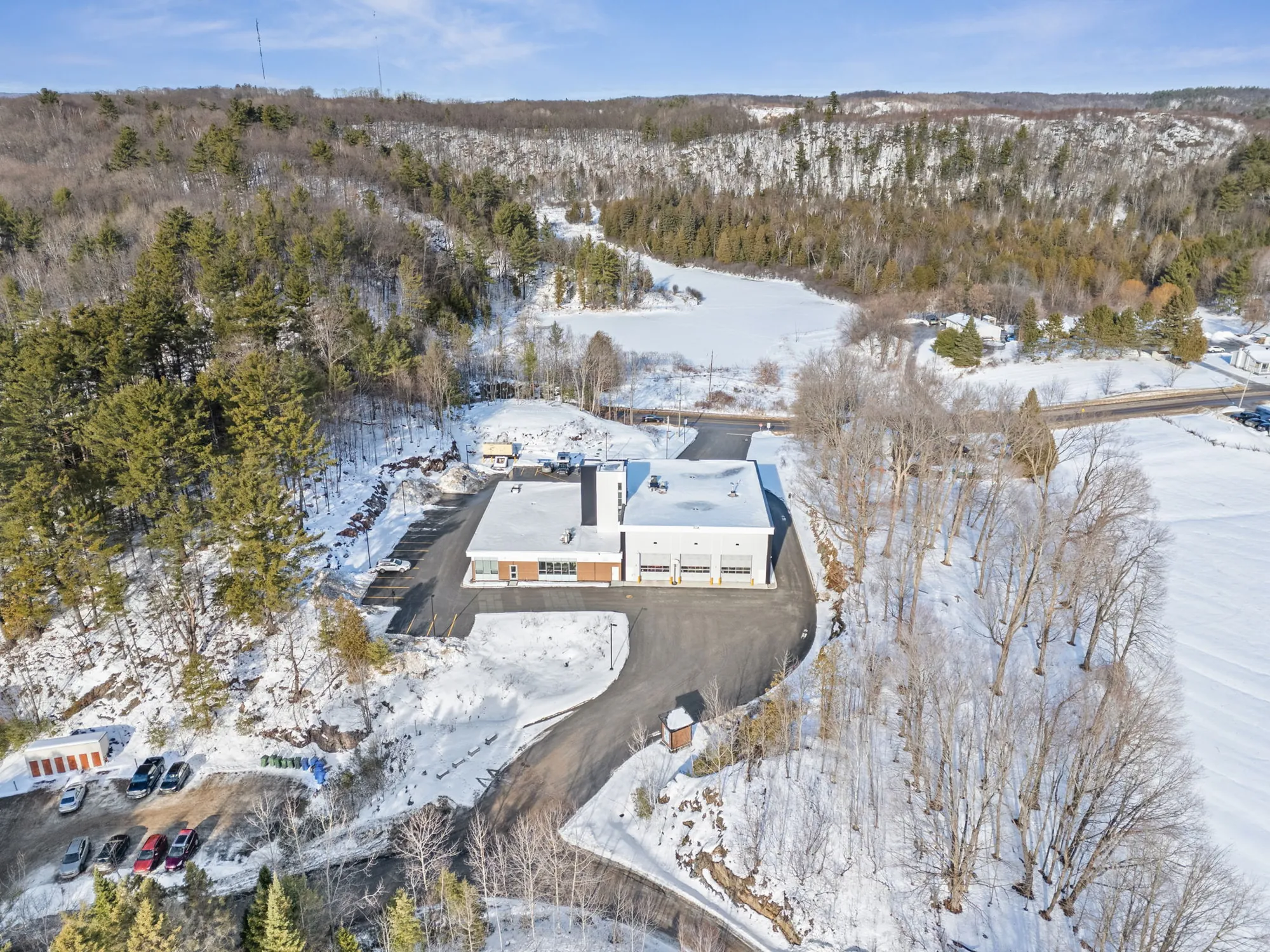 Caserne du secteur Perkins vue du ciel en hiver